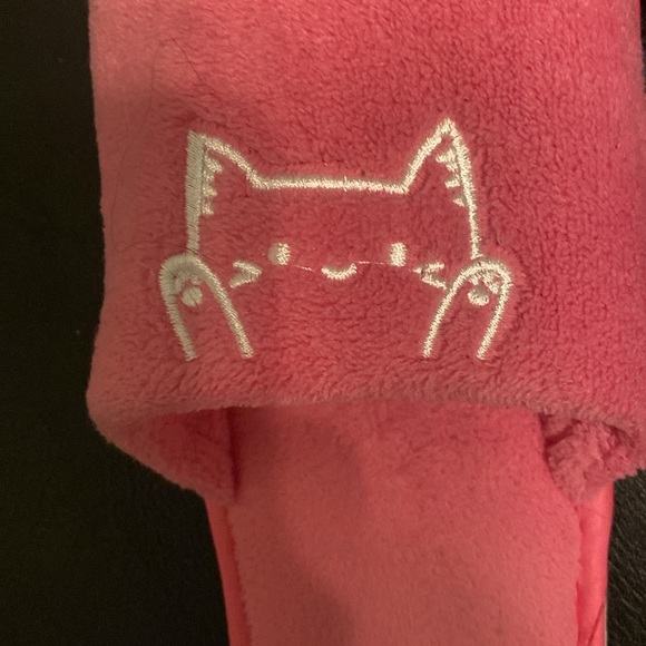 Pink slippers - Picture 3 of 3